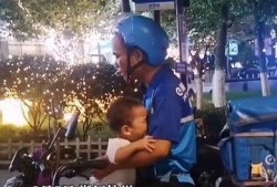外卖小哥最新爆料带小孩,带娃送餐的酸甜苦辣